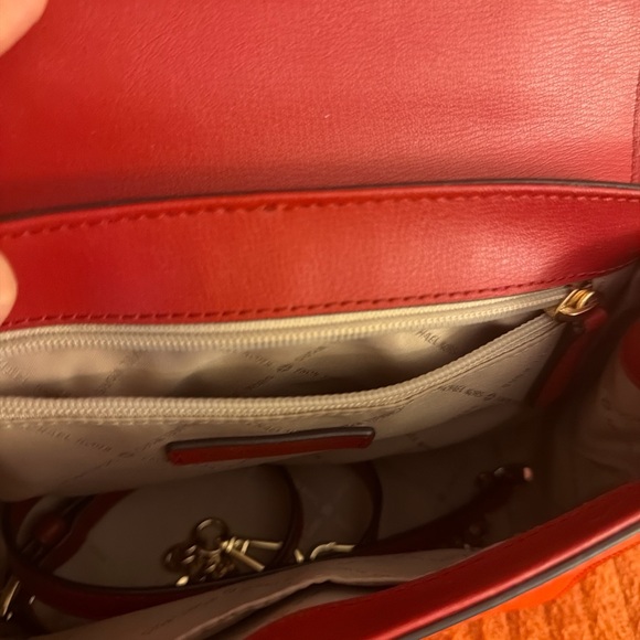 Michael Kors crossbody bag 🤎✨ - Picture 9 of 16